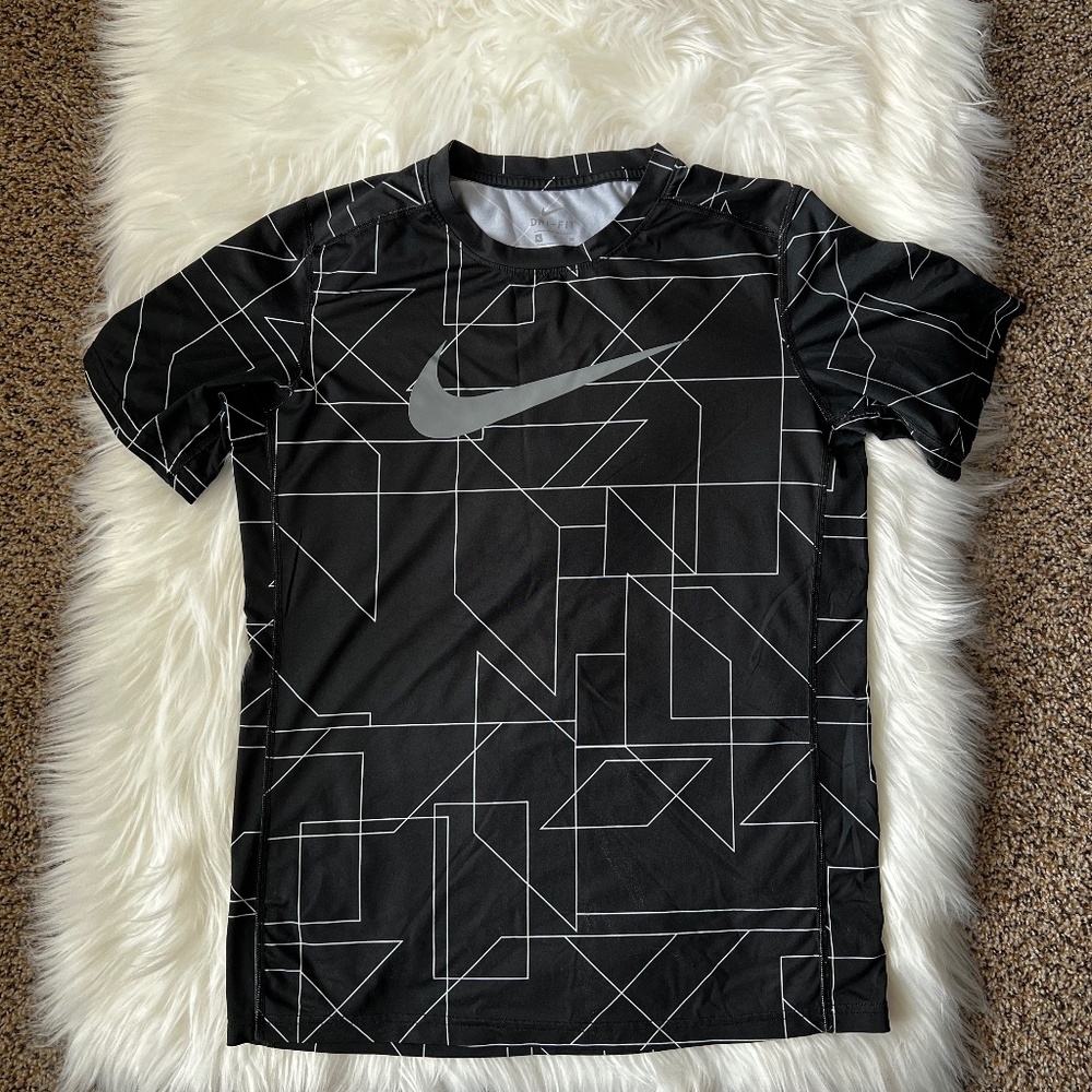 Nike Dri-FIT Big Kids' (Boys') Training Top Size XL Black